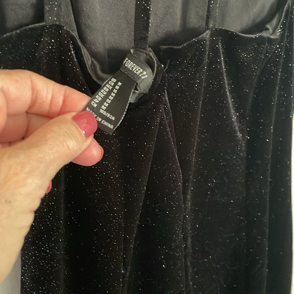 LITTLE BLACK DRESS ! - Picture 4 of 6
